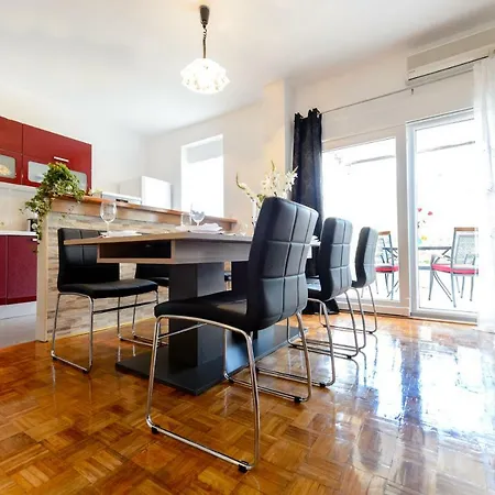 Ana 4+2 Apartment Makarska